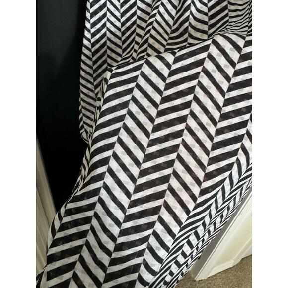 Ava & Grace Woman's Sleeveless Black white geometric 2x whimsigoth‎ career - Picture 6 of 6